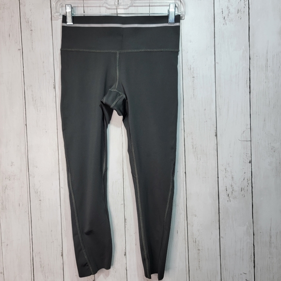 Athleta Sonic Reflective Capri Size XS Green Legging Crop Pant Style 291694. - Picture 4 of 10